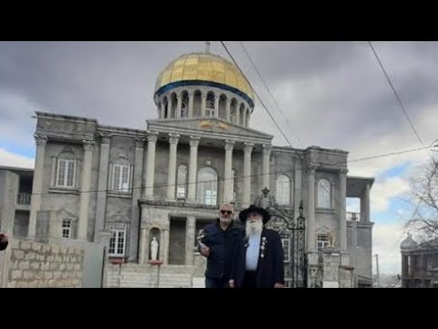 Read more about the article Capitoliul, Teatrul Balșoi, Pagode și alte clădiri pe dealul țiganilor prezentate de Baronul Artur