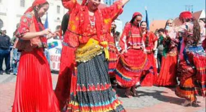 Țiganii pregătesc festivalul Untold Romano la Cluj-Napoca